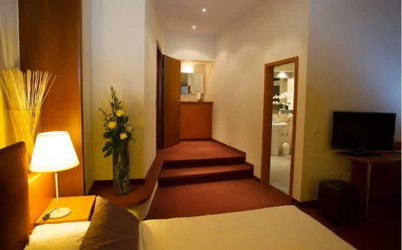 Hotel Am Rhein Веселинг Екстериор снимка