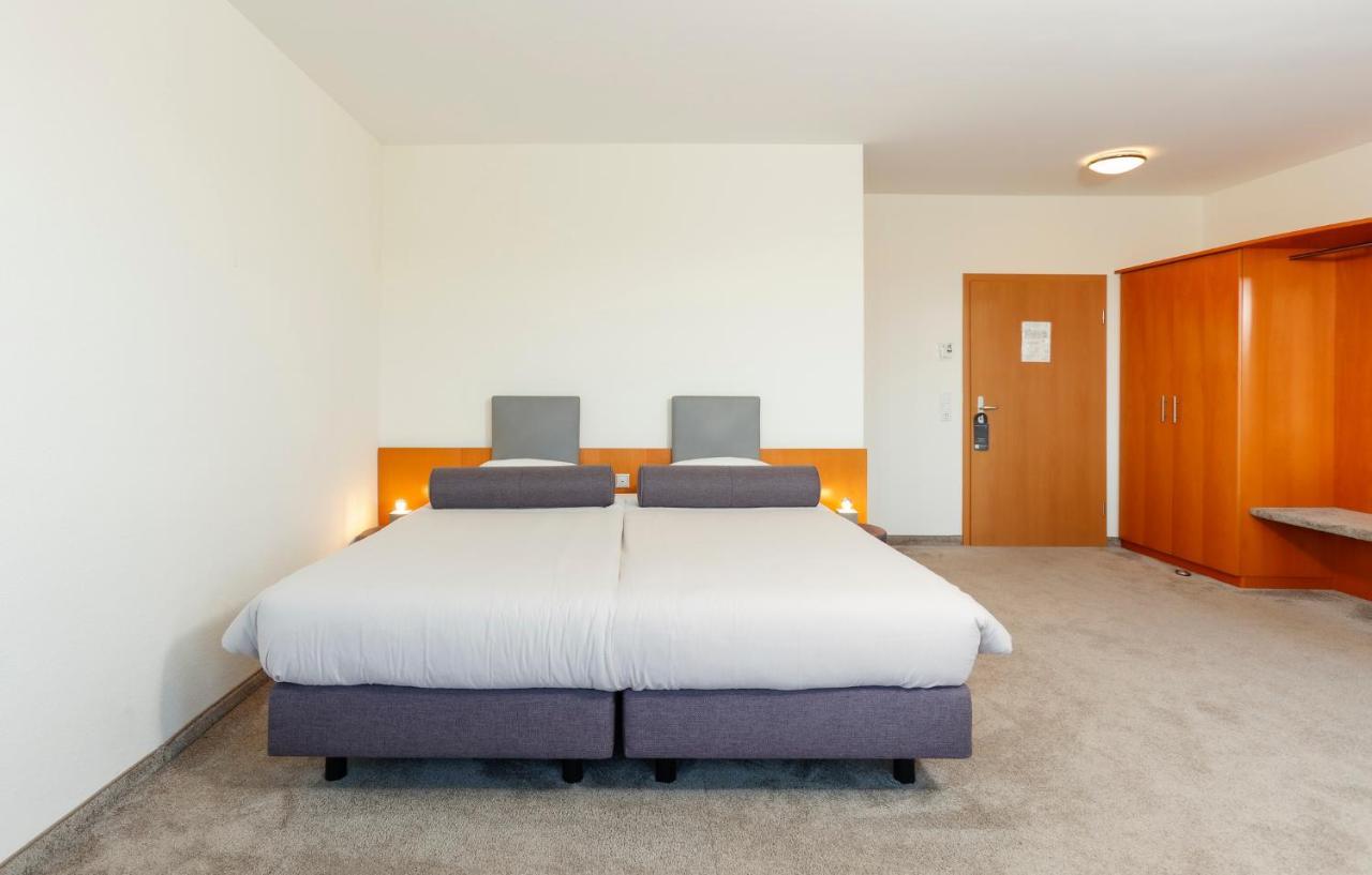 Hotel Am Rhein Веселинг Екстериор снимка