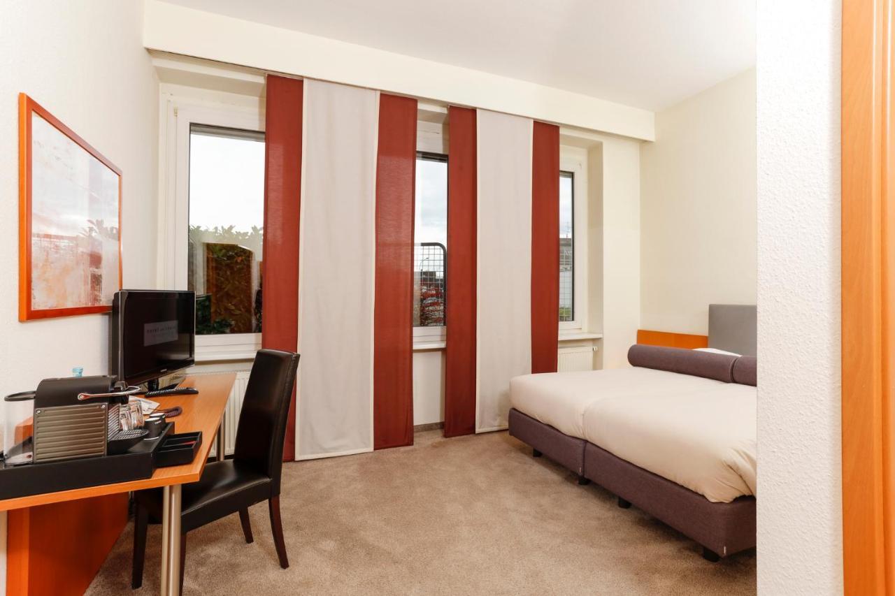 Hotel Am Rhein Веселинг Екстериор снимка