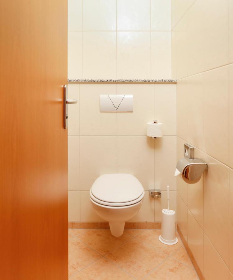 Hotel Am Rhein Веселинг Екстериор снимка