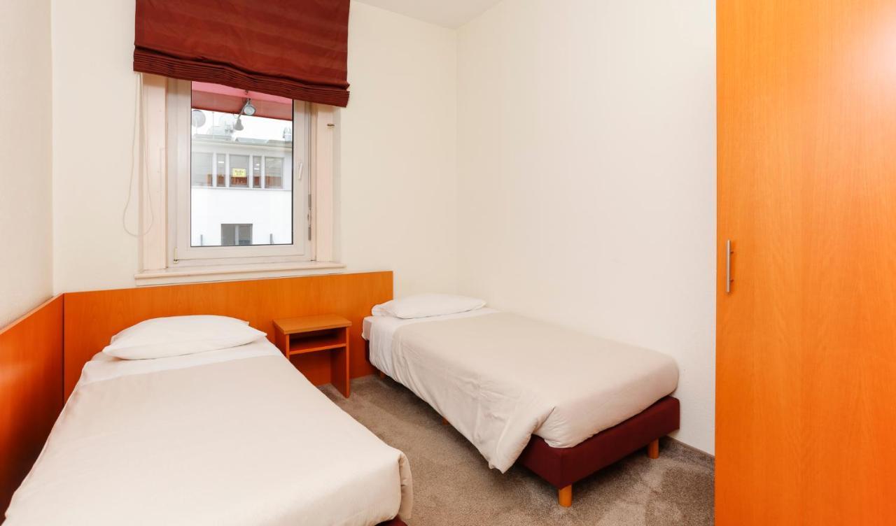 Hotel Am Rhein Веселинг Екстериор снимка