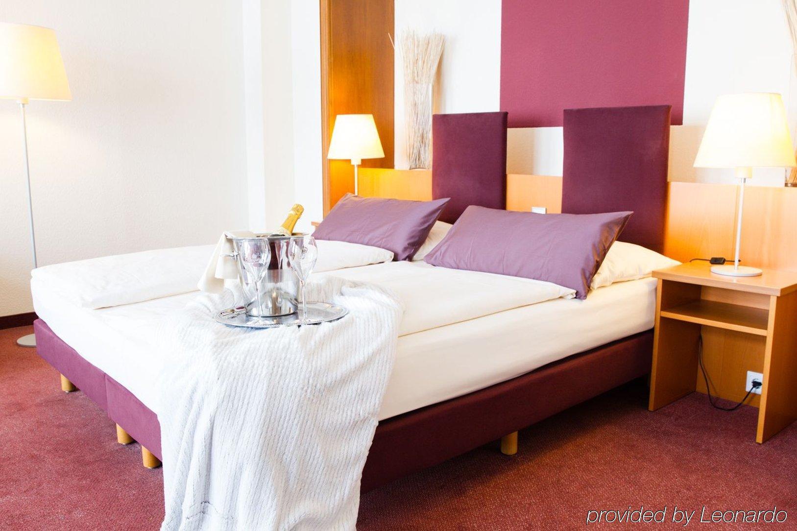 Hotel Am Rhein Веселинг Екстериор снимка