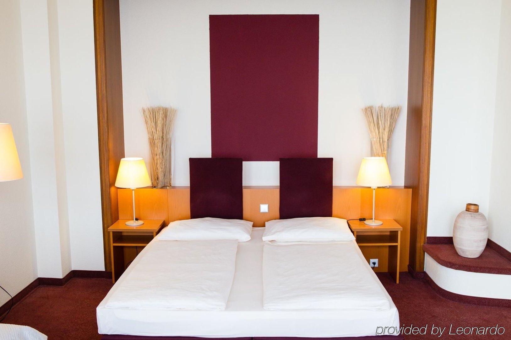 Hotel Am Rhein Веселинг Екстериор снимка