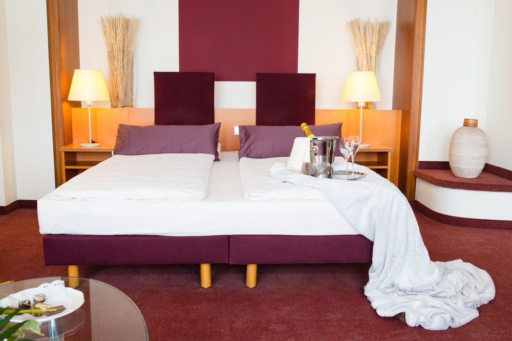 Hotel Am Rhein Веселинг Екстериор снимка
