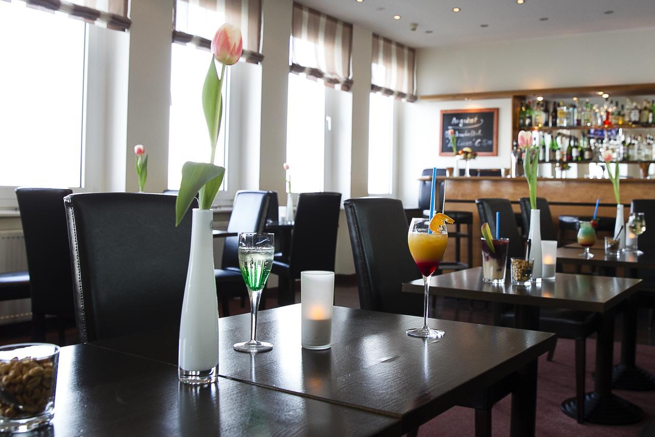 Hotel Am Rhein Веселинг Екстериор снимка